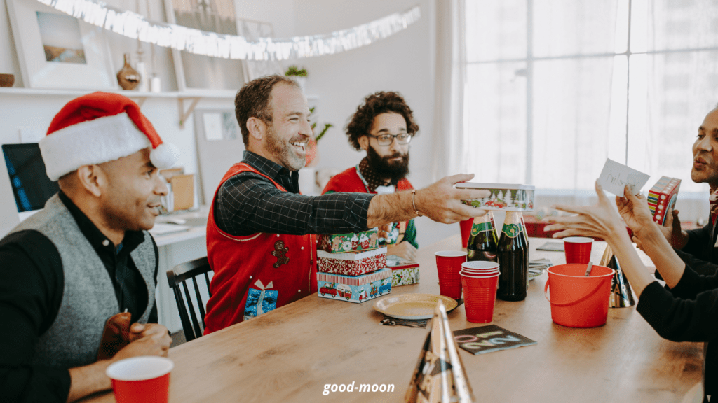 Secret Santa au boulot : quoi offrir, surtout si on tombe sur son boss&nbsp;!