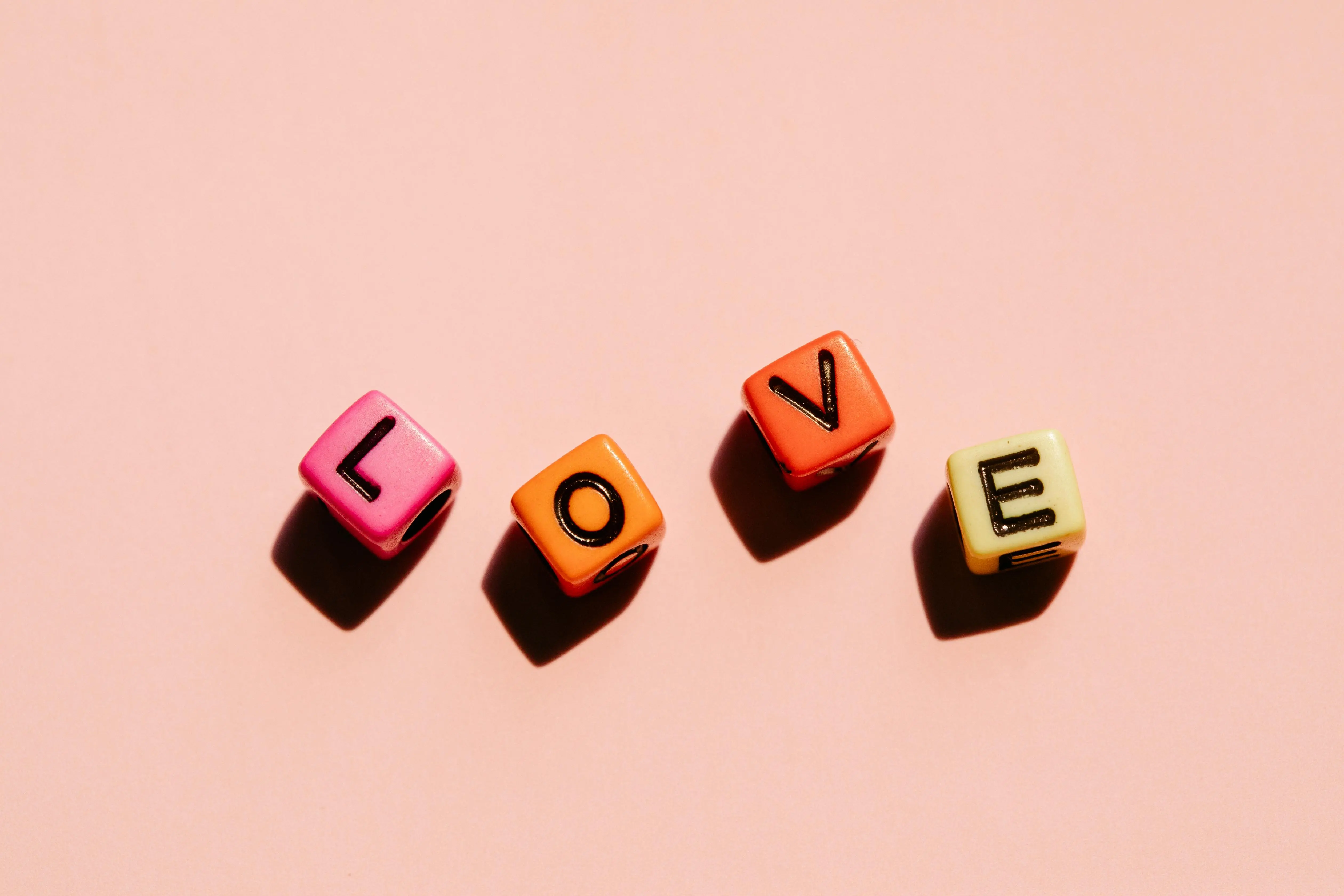 Les origines insolites de la Saint-Valentin : entre martyres, poésie et marketing