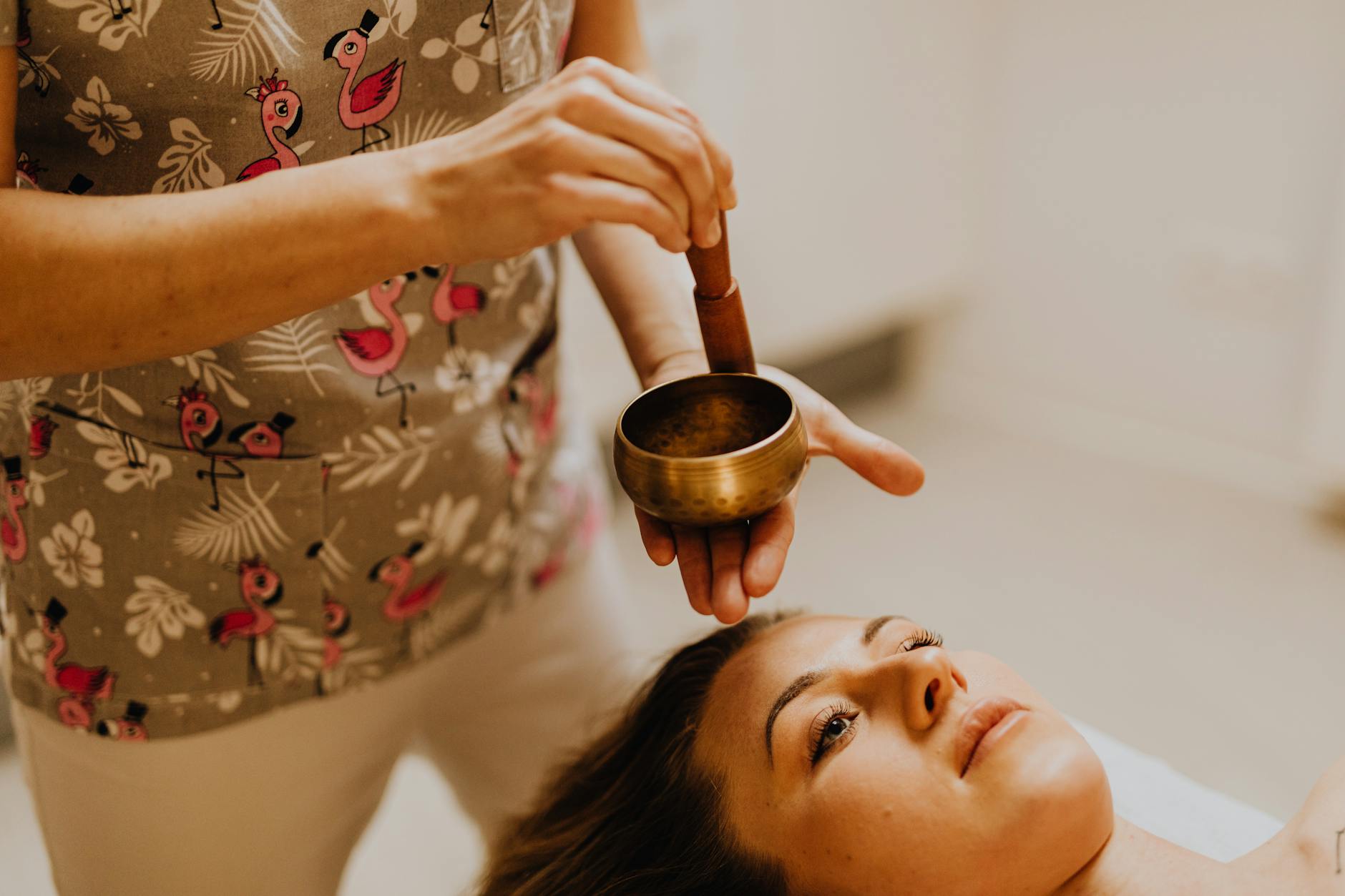 Le bol chantant tibétain : un outil étonnant pour la méditation et la détente sonore
