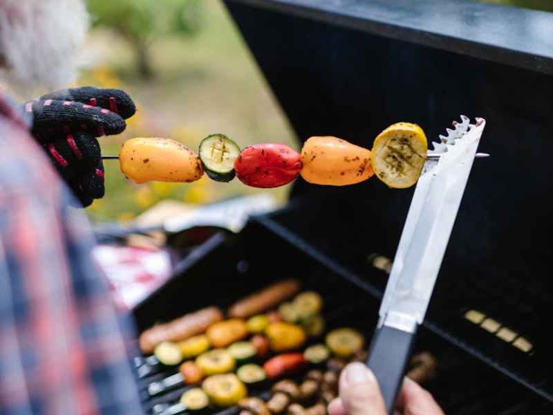 Barbecue veggie : 10 recettes bluffantes pour régaler tout le monde cet été en 2026&nbsp;🍔🌽