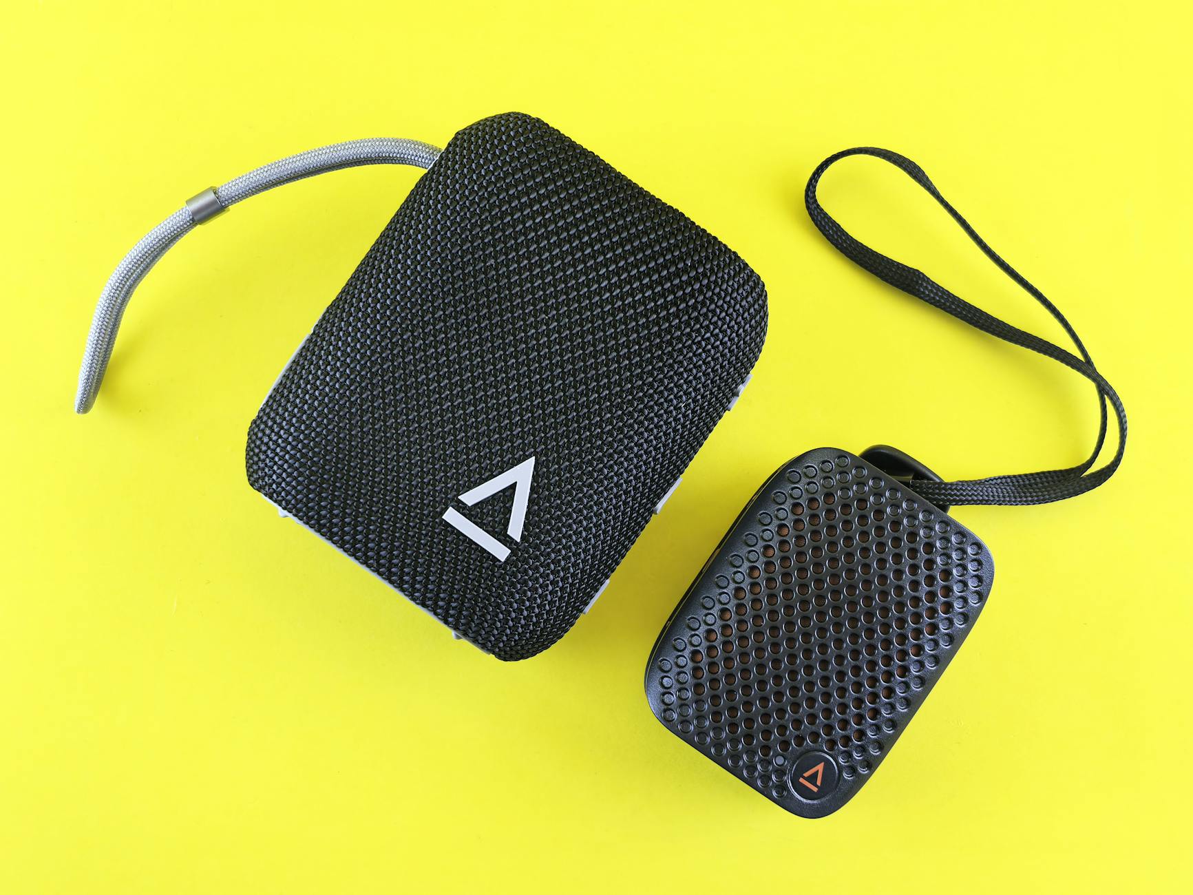 JBL Charge 6 vs. Ultimate Ears Megaboom 4 : quelle enceinte portable pour la plage et les soirées d&rsquo;été en 2026 ? 🏖️🔊