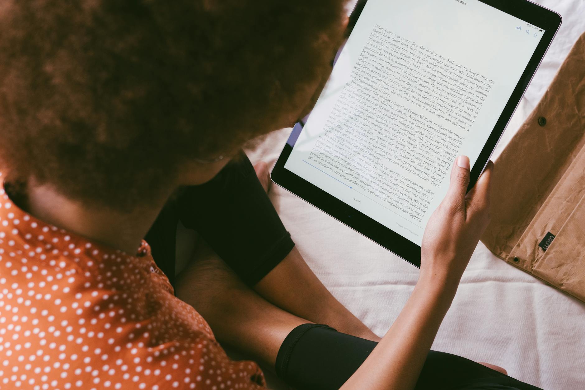 Lire en ligne gratuitement roman : comment accéder légalement à des milliers de livres sans dépenser un euro ?