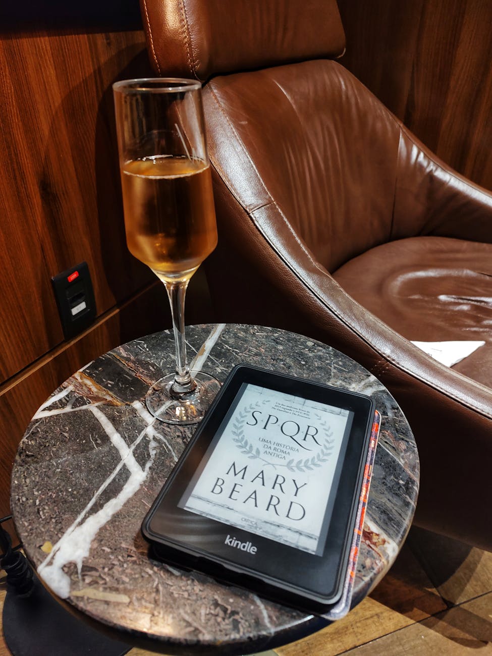 Quelle est la différence entre Kindle et Kindle Paperwhite ?