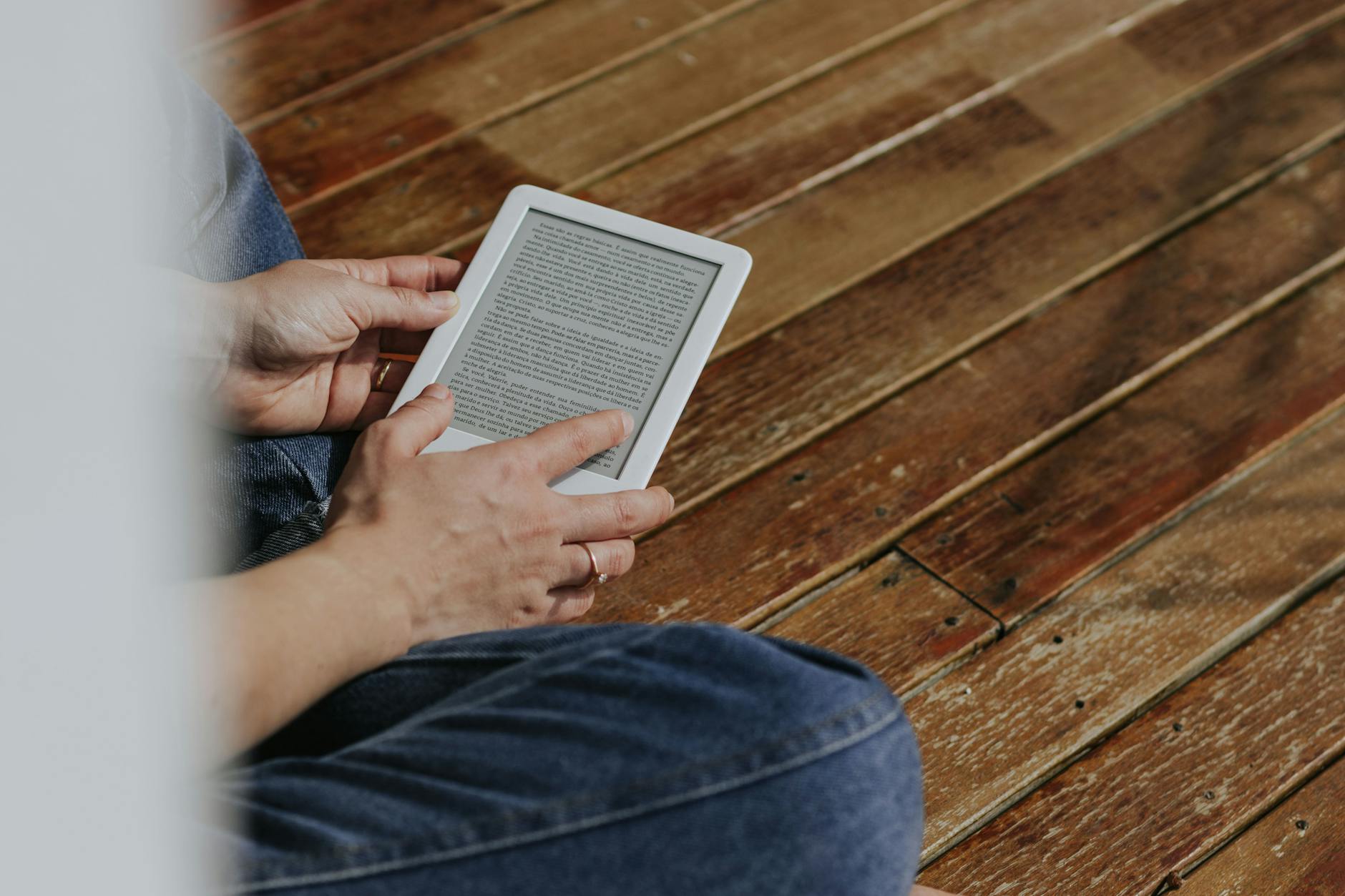 Paperwhite vs Kindle : quelle liseuse Amazon choisir selon votre façon de lire ?