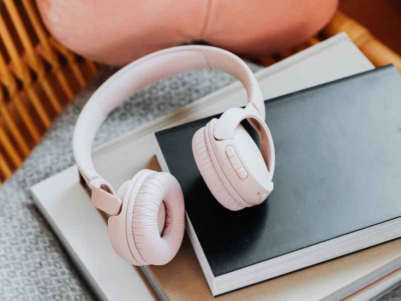 Livre audio gratuit policier YouTube : vrai bon plan ou piège ? (et la solution&nbsp;légale)