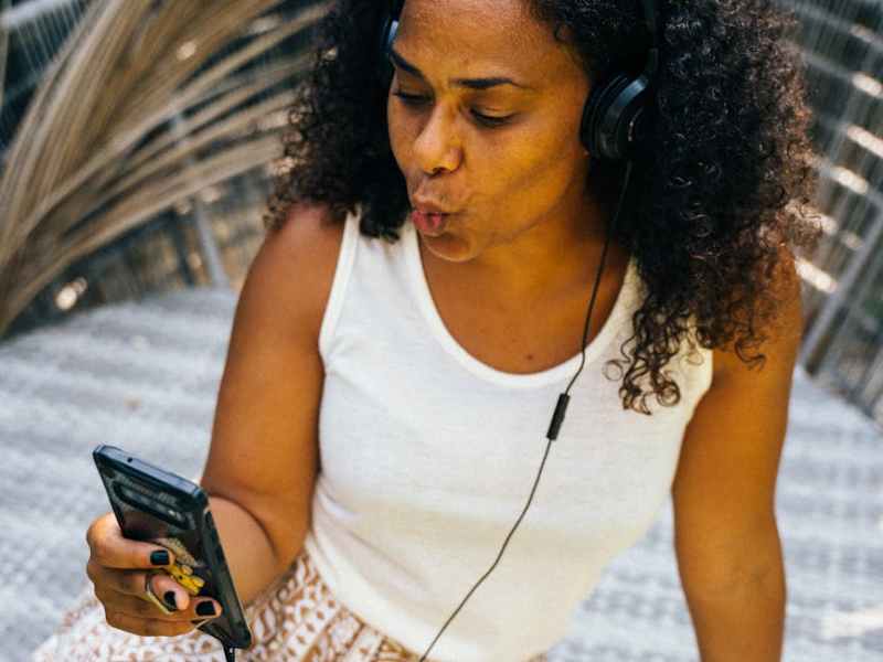 Lecture audio : pourquoi de plus en plus de Français adoptent ce nouveau&nbsp;réflexe