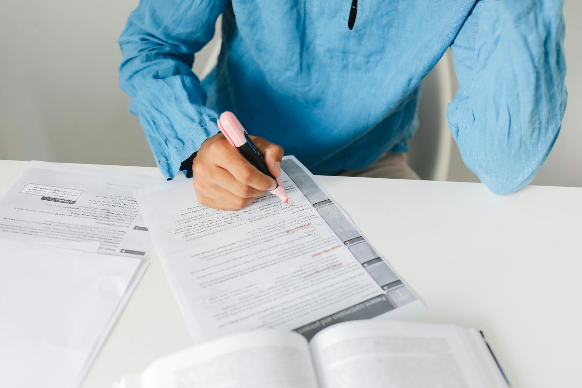 Bac Français 2026 : Où trouver des fiches de lecture gratuites ?