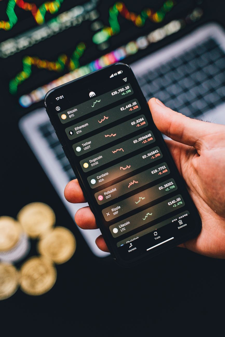 Quelle crypto investir sur Revolut ? Notre retour d&rsquo;expérience après 6 mois